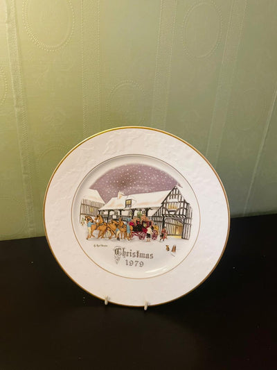 Royal Worcester Christmas 1979 Coachman Plate 9"