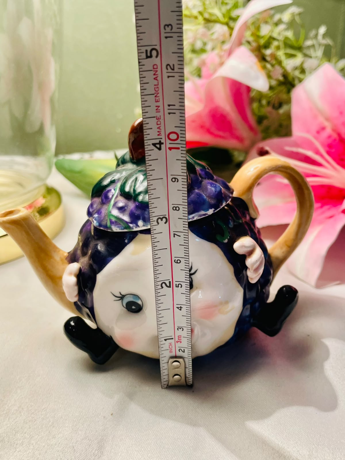 Novelty Grape Lady Ceramic Teapot – Figural Character Teapot with Lid – Approx. 10 cm
