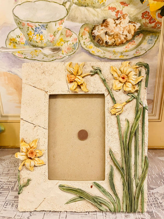 Vintage Daffodil Floral Photo Frame – Rustic Cottage