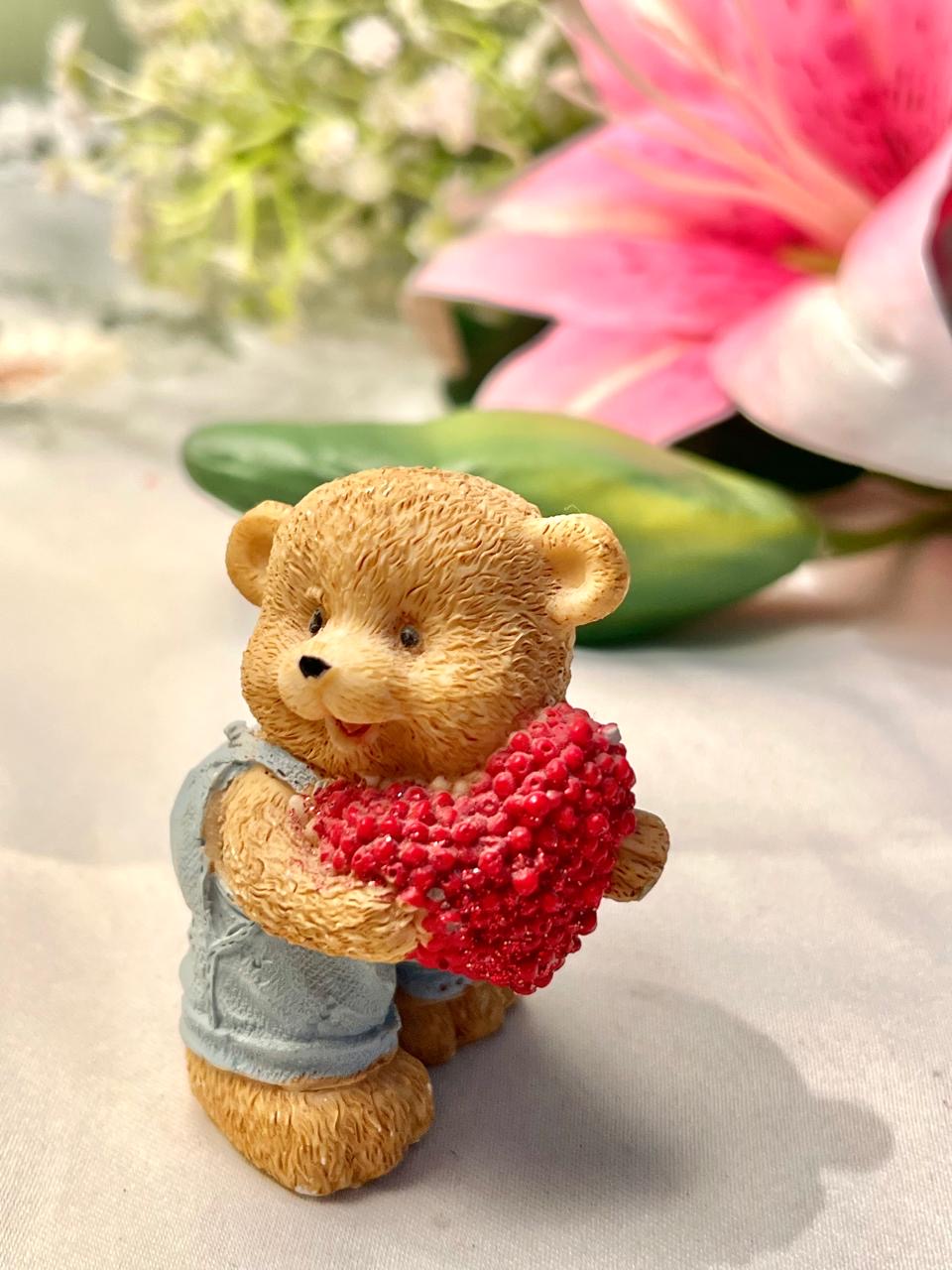 Vintage Teddy Bear Figurine Red Heart Bouquet 7 cm