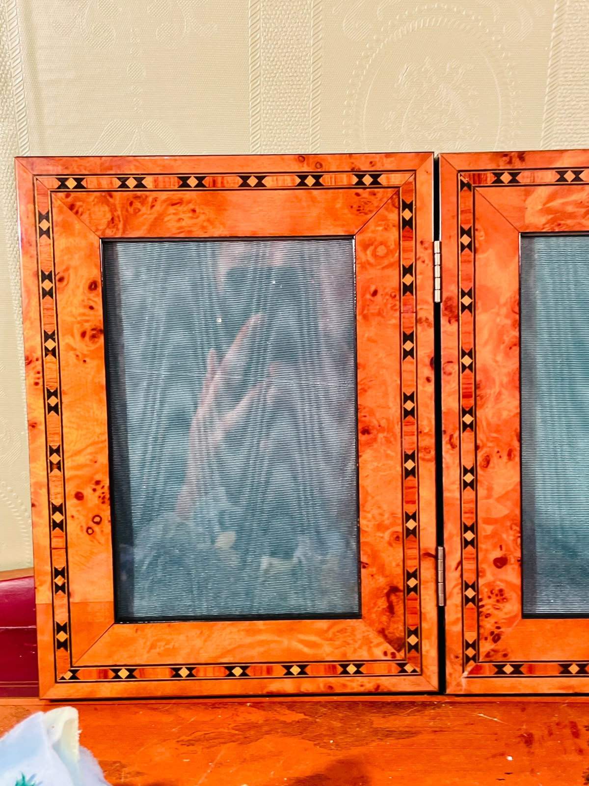 Folding Double Photo Frame – 8 Inch