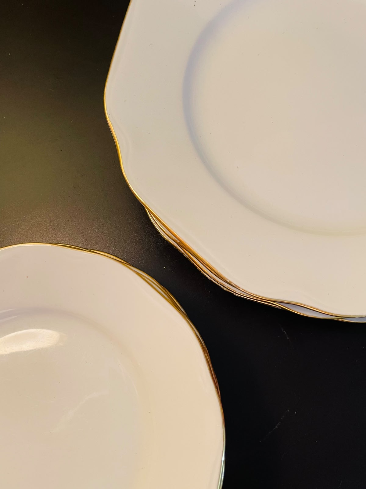 10 pcs White Porcelain Dinner & Quarter Plates Set Gold Trim