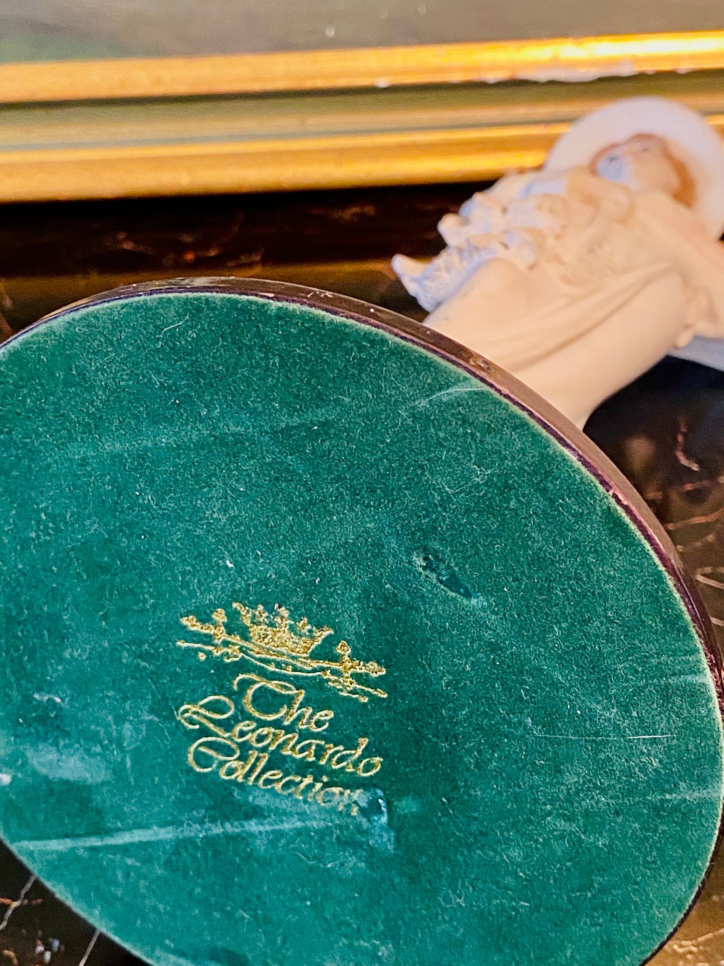 The Leonardo Collection Elegant Lady Figurine with Shawl & Hat – Tall Porcelain Sculpture – 12 Inches