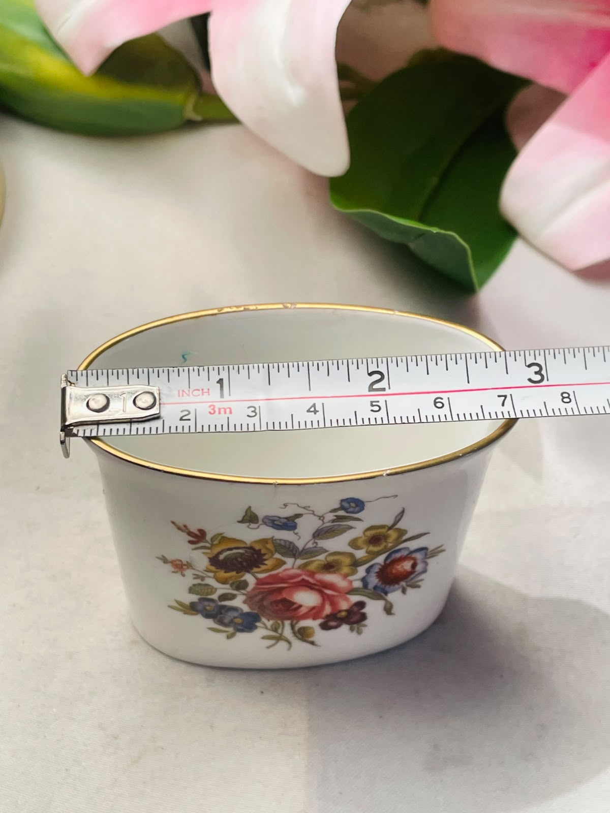 Royal Worcester Vintage Floral Fine  Bone China Style Cachepot Vase  Gold Rim Approx. 8 cm