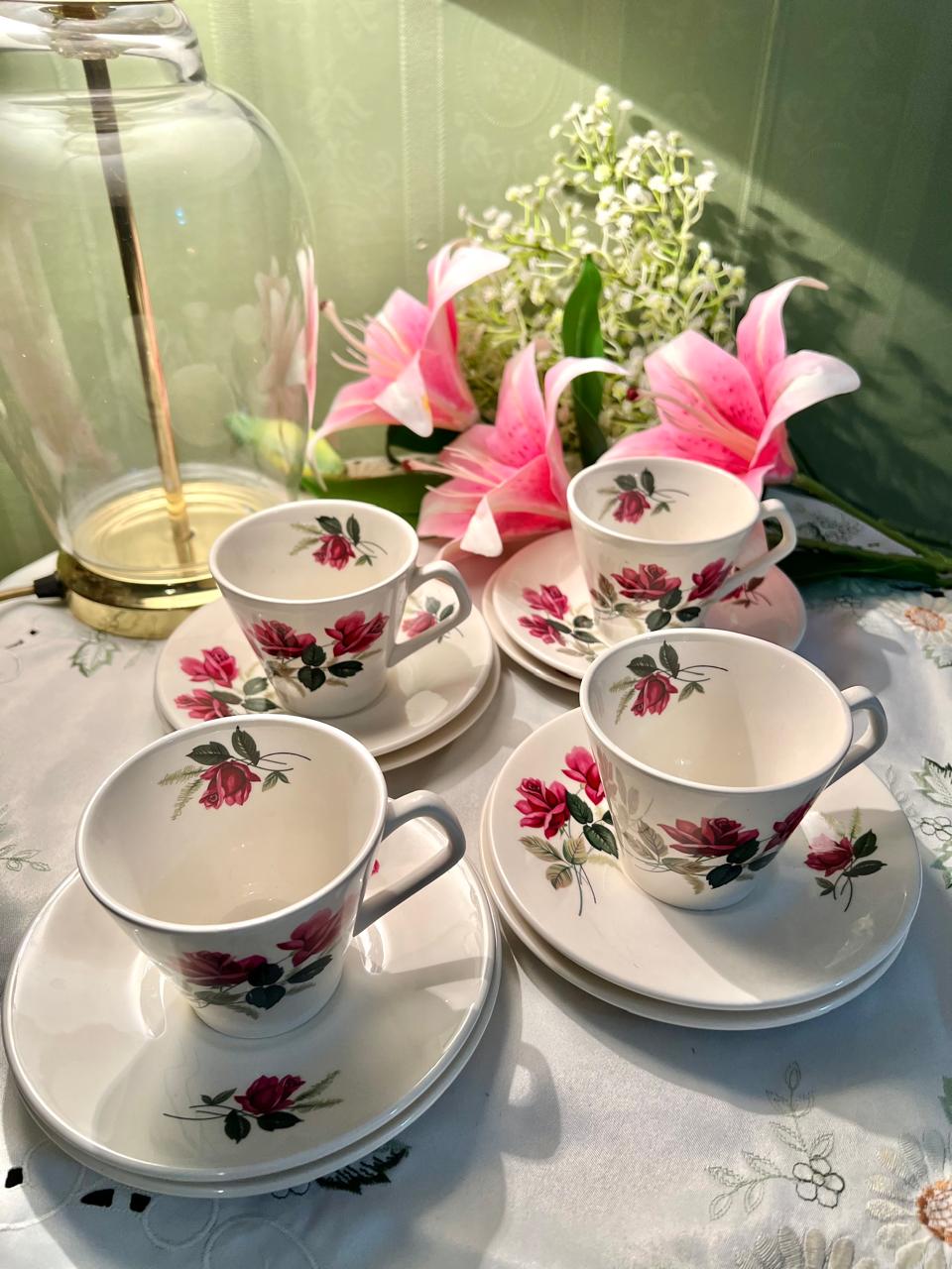 Johnson Bros England Rose Tea Set – 4 Cups, 4 Saucers & 4 Side Plates – 12 Piece Floral Set