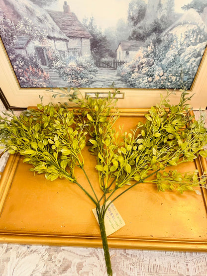 Green Artificial Foliage Fern Spray 20"