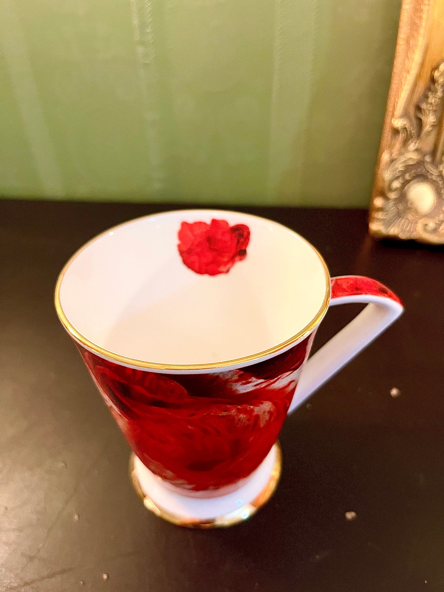 Red Rose Fine Bone China Tea Coffee Mug with Gold Trim