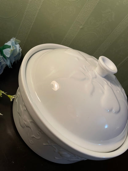 Large White Ceramic Floral Embossed Casserole Serving Dish With Lid