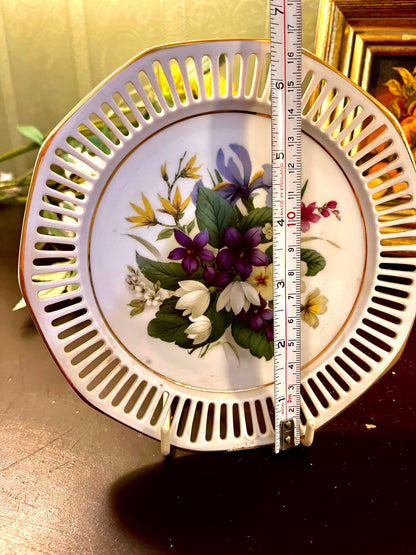Vintage Mrs Beetons English Floral Plate 17 cm Pierced Rim