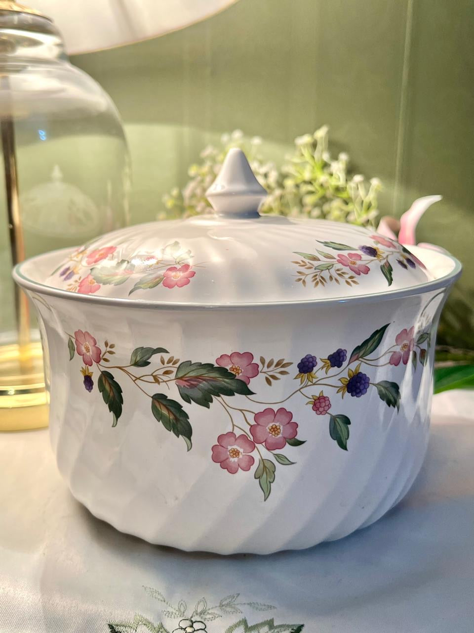 BHS Victorian Rose Covered Serving Bowl 9 in Made in Britain