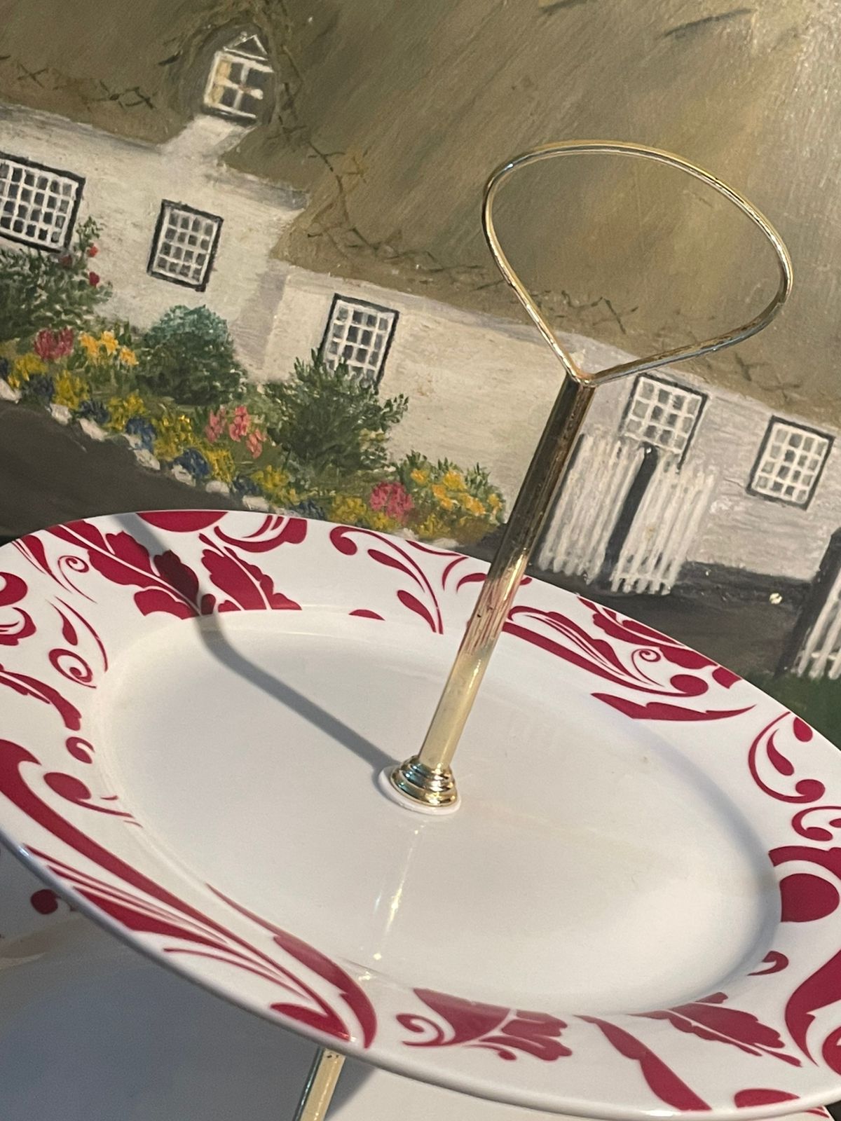 Red Damask Two-Tier Porcelain Cake Stand — Modern Elegance for Tea & Dessert Tables