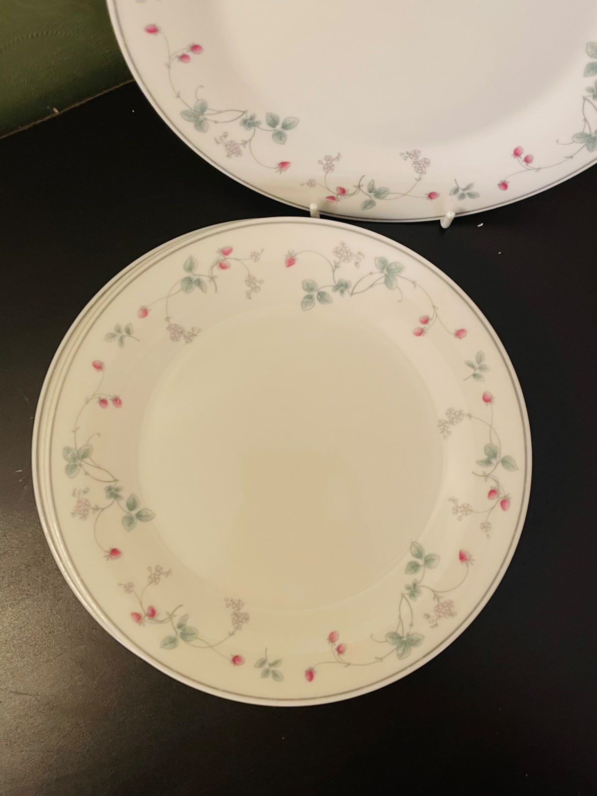 Royal Doulton Expressions Strawberry Fare Side Plates Set of 4
