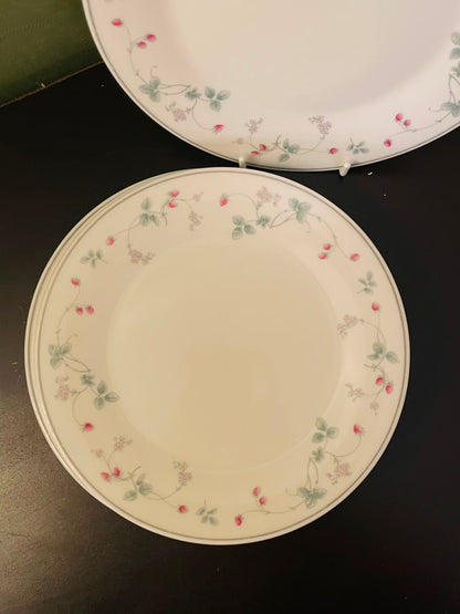 Royal Doulton Expressions Strawberry Fare Side Plates Set of 4