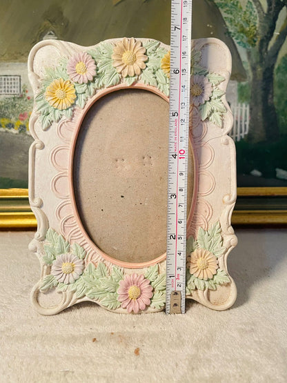 Victorian 3D Floral Picture Frame – Antique Stoneware Photo Frame for Elegant Home Decor