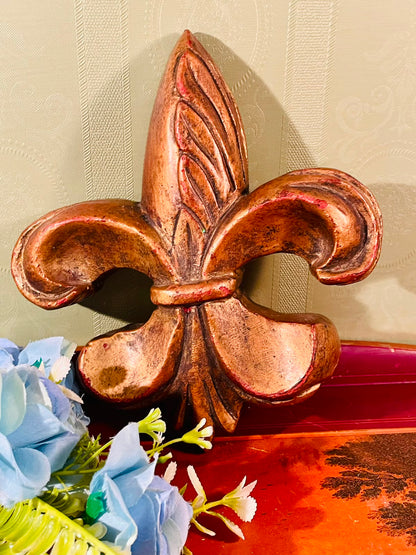 Gold-Tone Fleur-de-Lis Decor – 8 Inch
