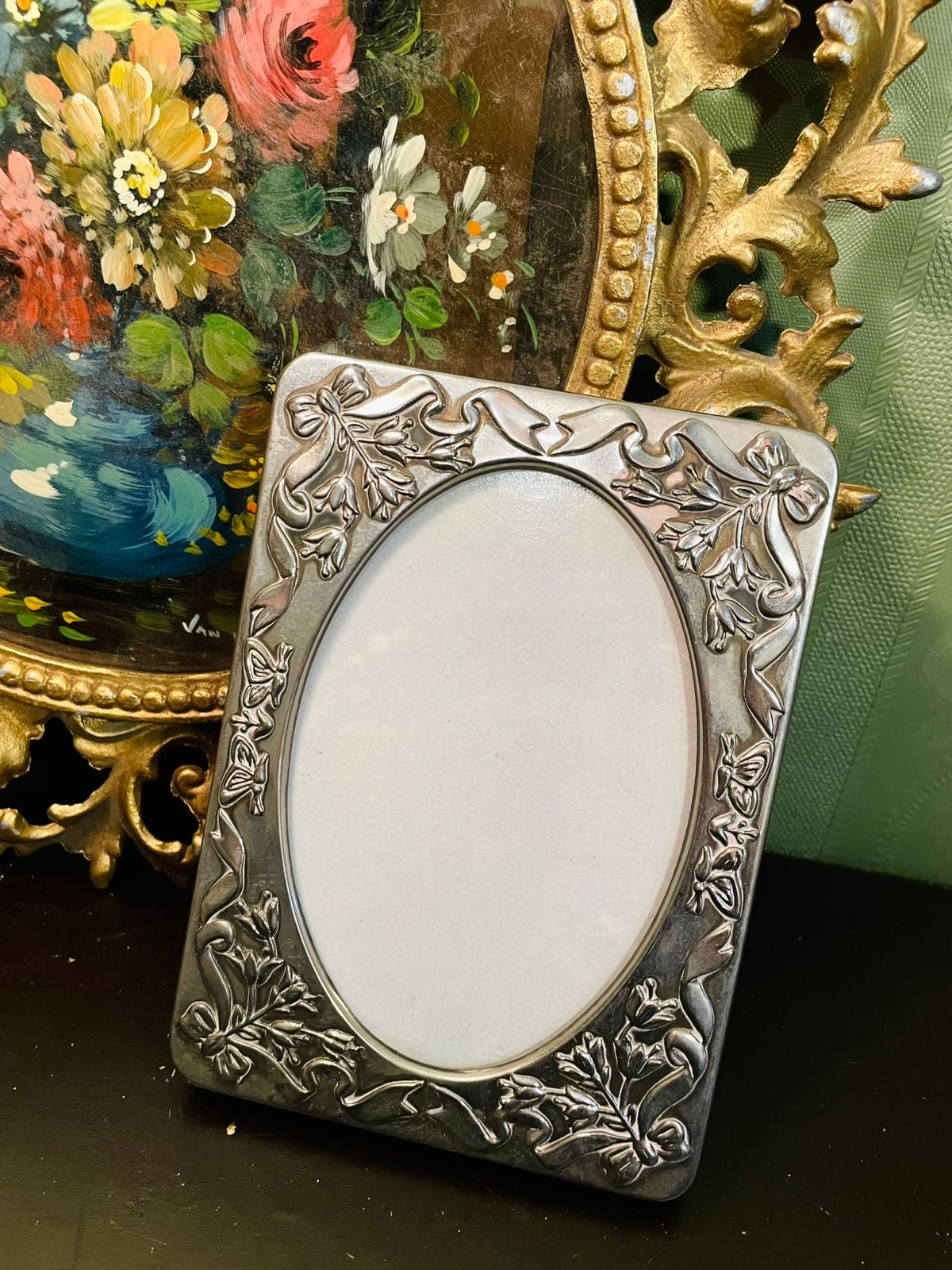 Vintage Silver Tone Floral Photo Frame – Oval Portrait Frame