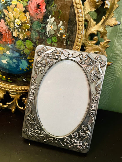 Vintage Silver Tone Floral Photo Frame – Oval Portrait Frame