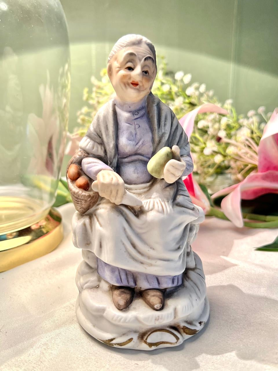 Seated Woman Basket Figurine Grey Cream 14cm - 1 Piece