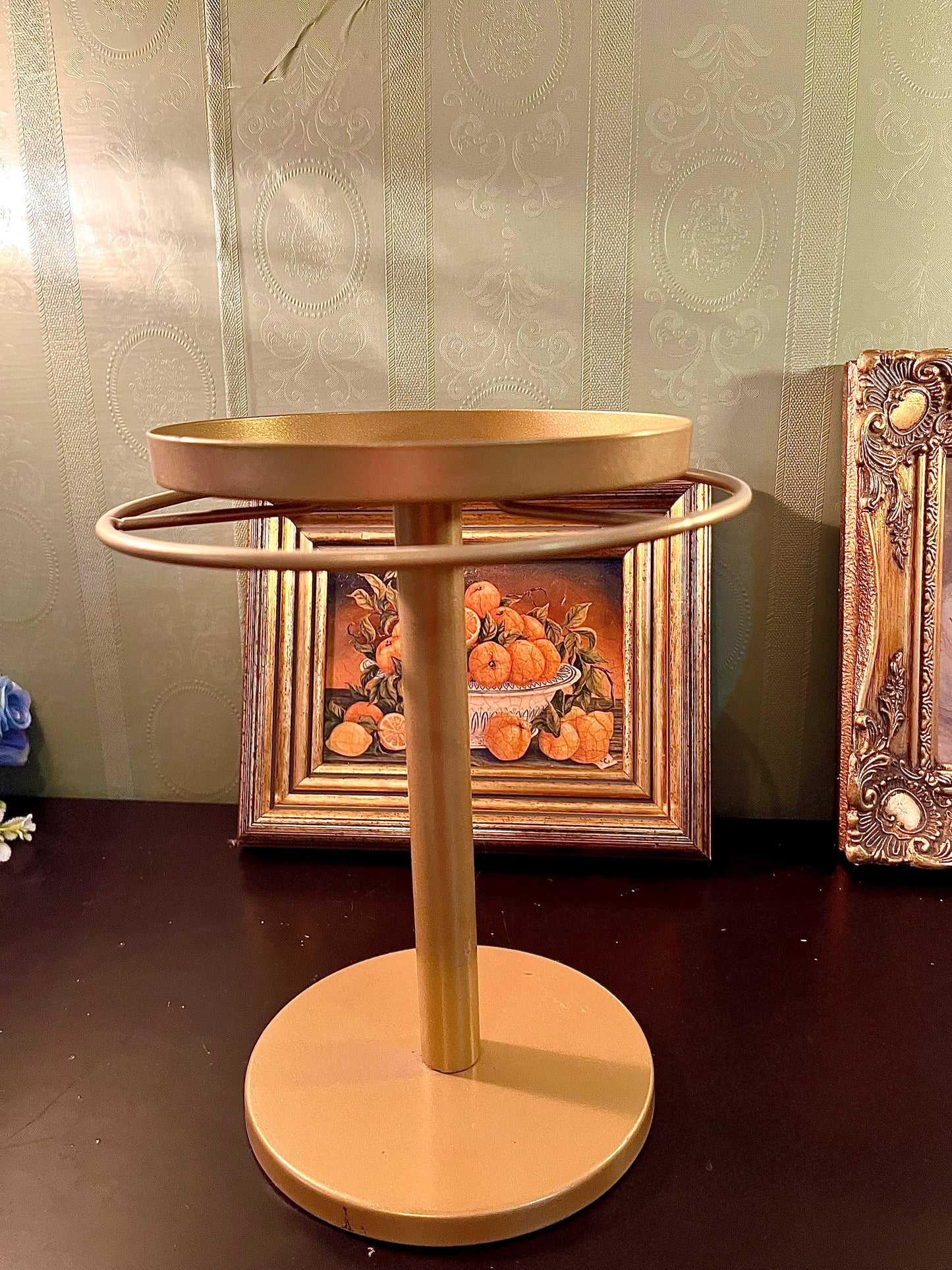 Gold Metal Pedestal Display Stand – Decorative Tray for Candles & Jewelry
