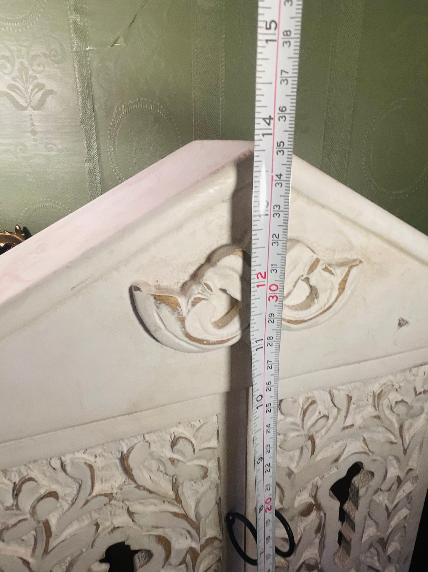 White Wooden Wall Key Cabinet With Carved Doors