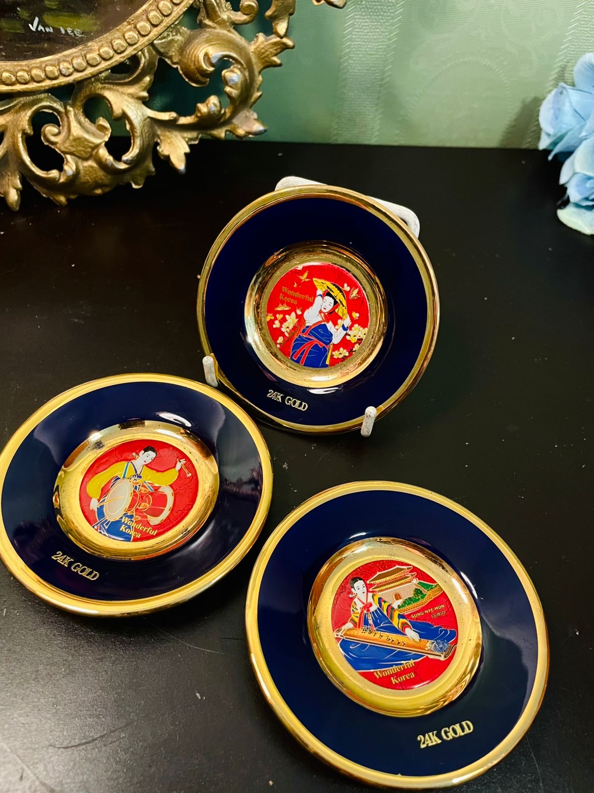 Wonderful Korea 24K Gold Mini Decorative Plates – Set of 3
