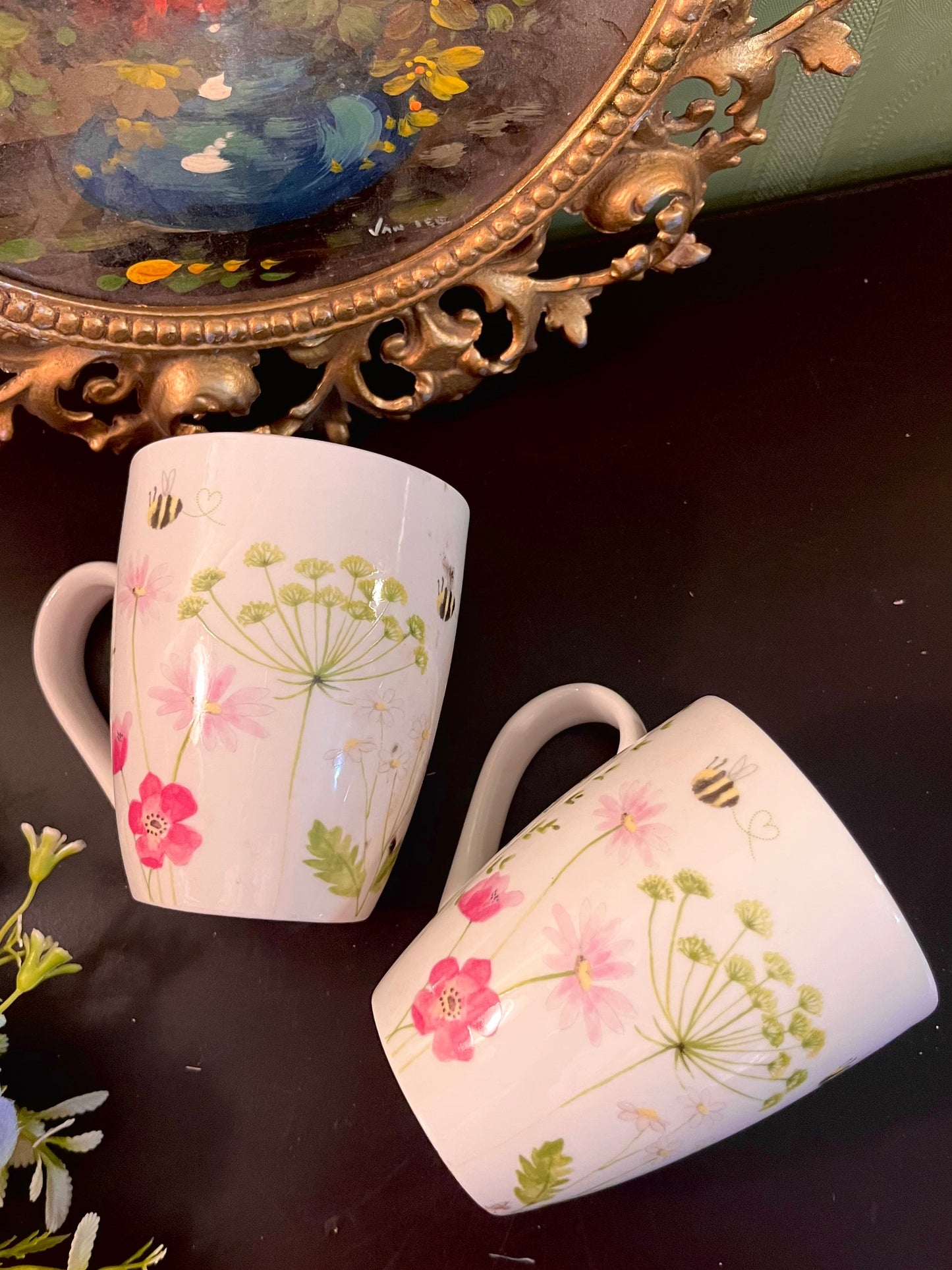 Floral Bee Ceramic Mug Set – Pair of 2
