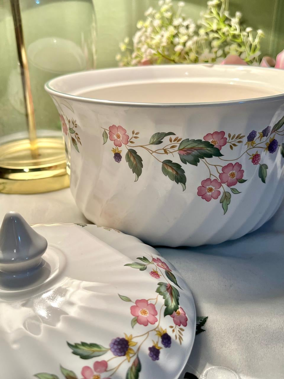 BHS Victorian Rose Covered Serving Bowl 9 in Made in Britain