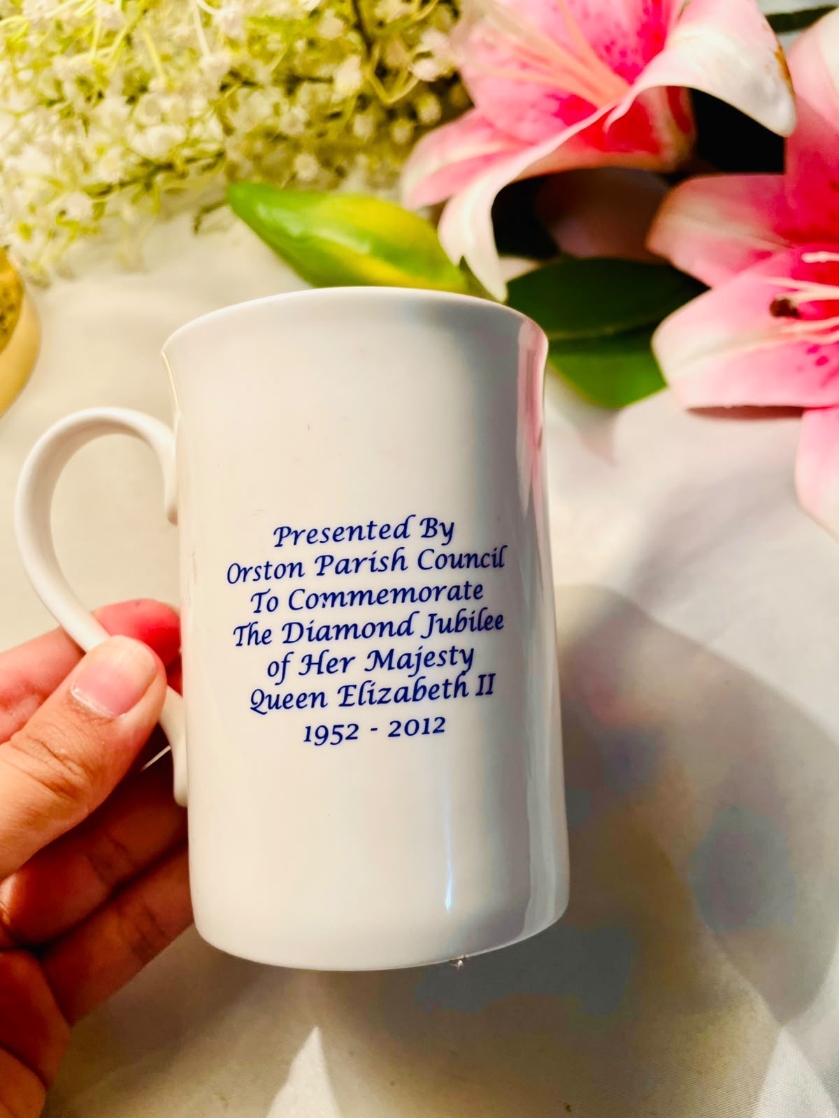 Queen Elizabeth II Diamond Jubilee 2012 Commemorative Mug – 4 Inch