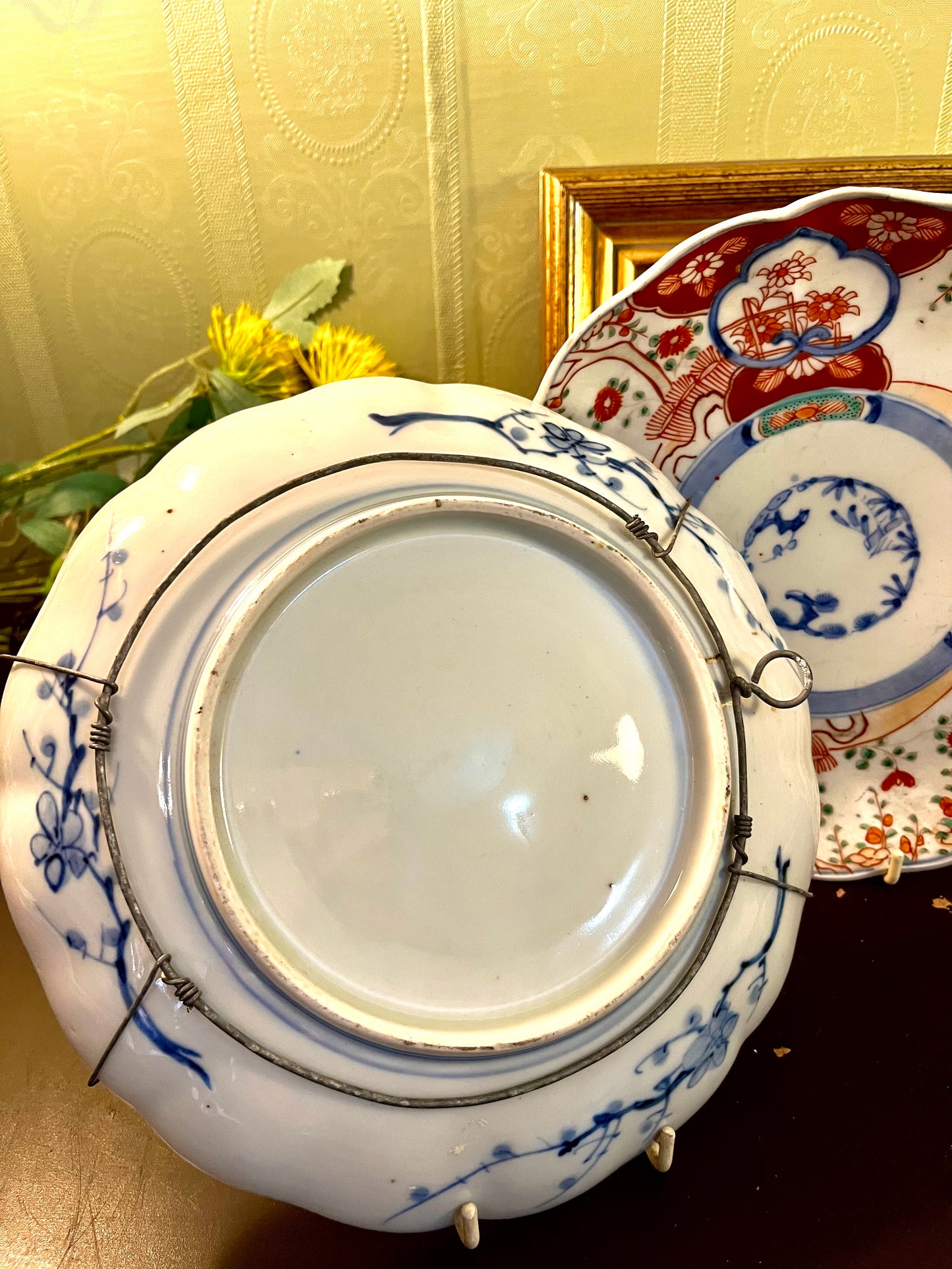 Pair of Antique Japanese Imari Scalloped Porcelain Plates 20 cm