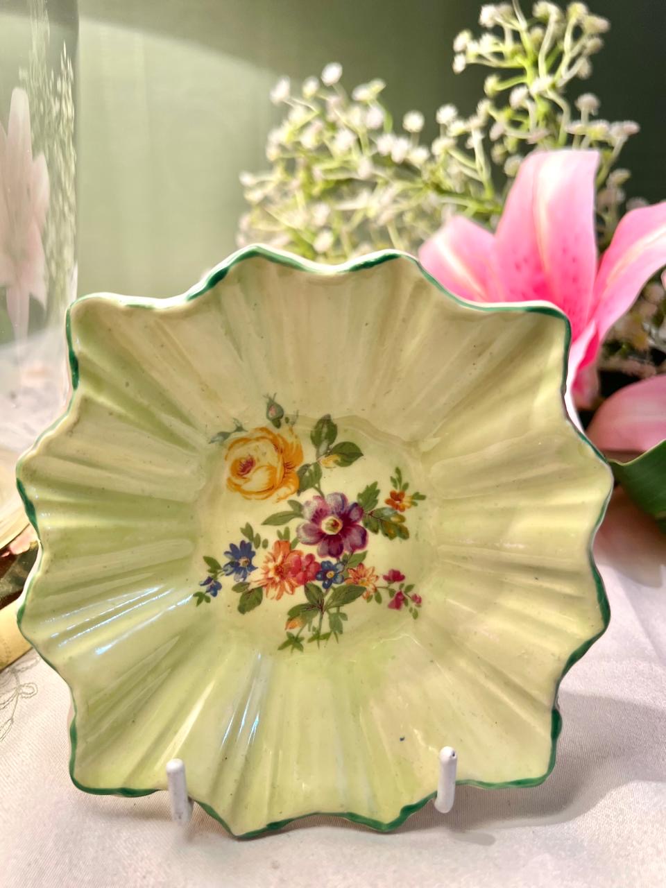 H&K Tunstall Floral Scalloped Dish Green Trim 11 cm