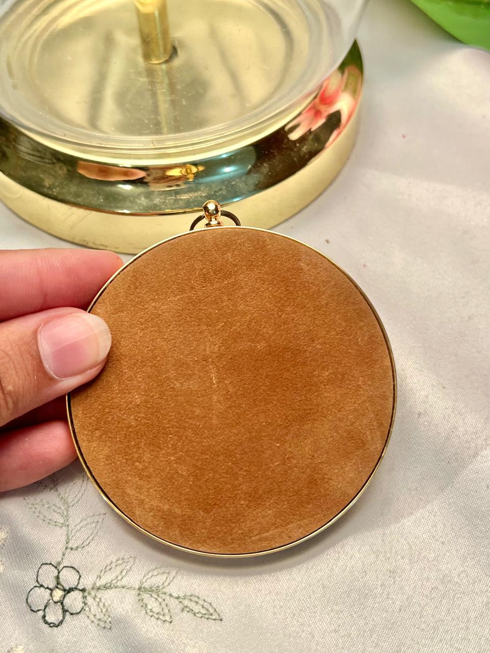 3d Gold-Tone Round Cameo Portrait Frame Approx. 8 cm