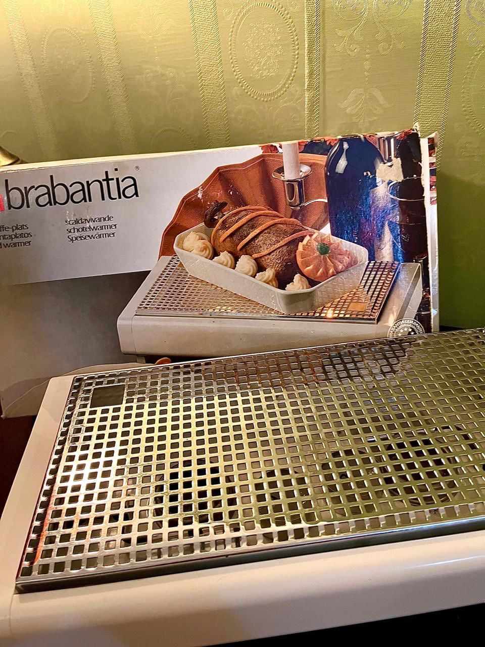 Brabantia Food Warmer 18 Inch Vintage Table Serveware