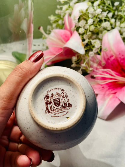 Kernewek Floral Ceramic Vase Speckled Cream Gold Rim 13 cm