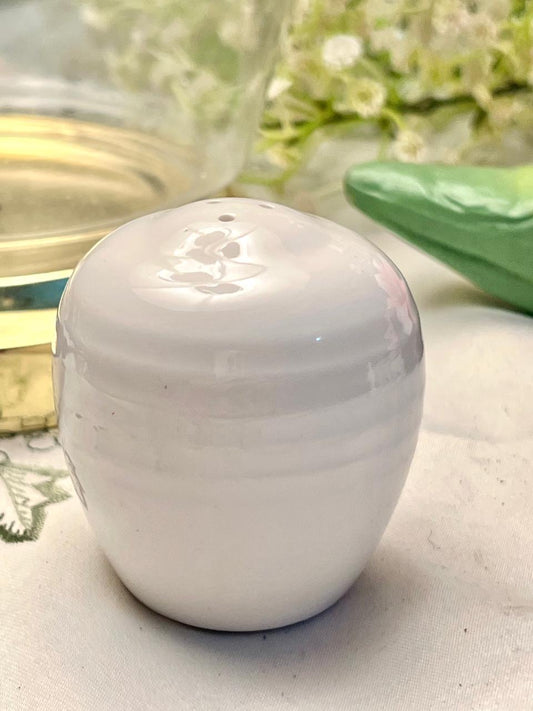 Vintage White Ceramic Seasoning Shaker 6 cm