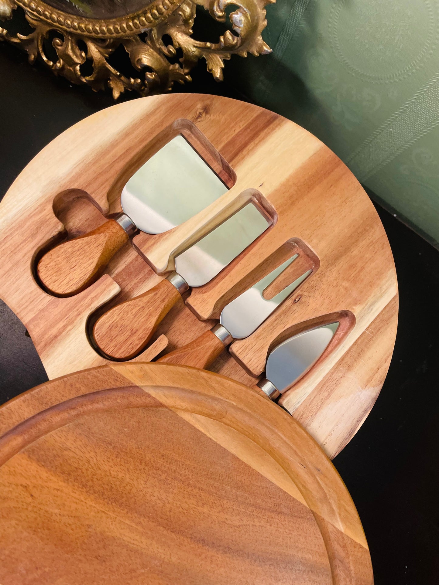 Acacia Wood Cheese Board & Stainless Steel Cheese Knife Set Round