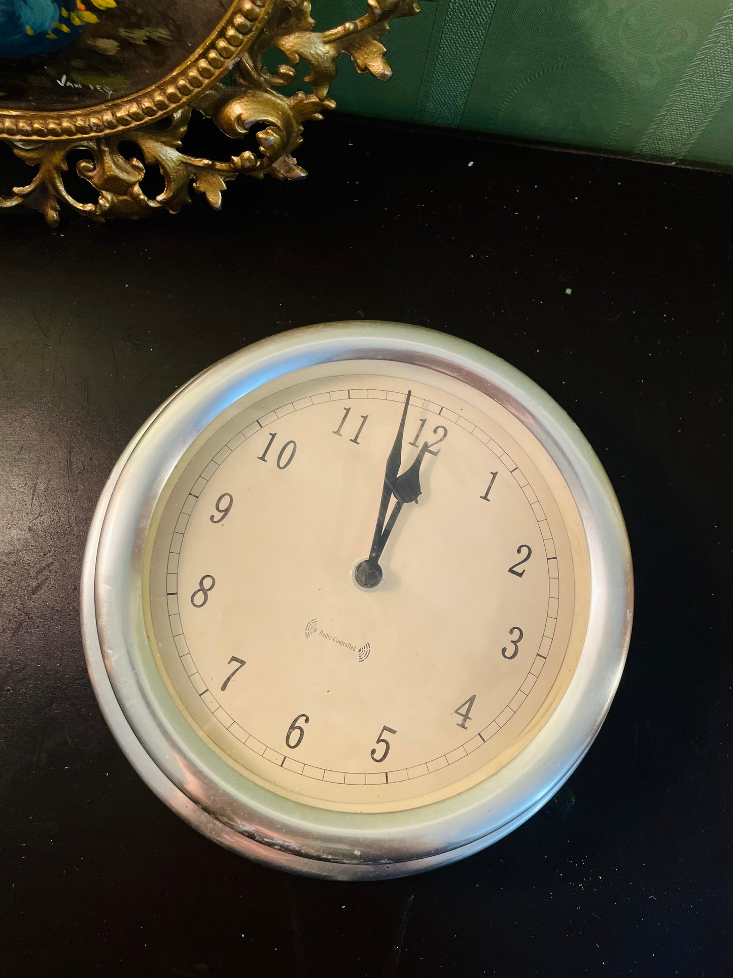 Radio Controlled Silver Wall Clock 8 Inch Round