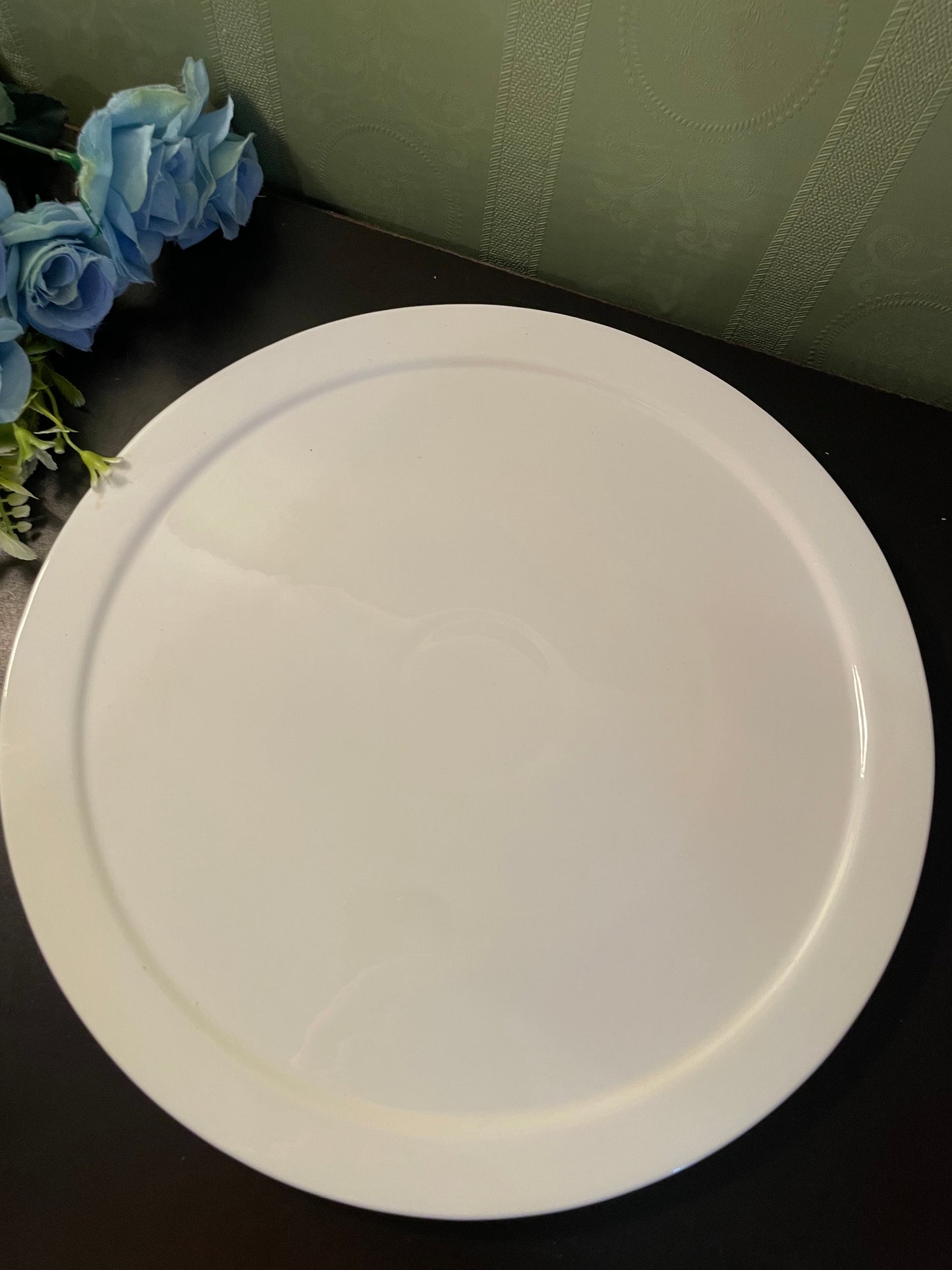 Large White Ceramic Serving Platter / Pizza Plater