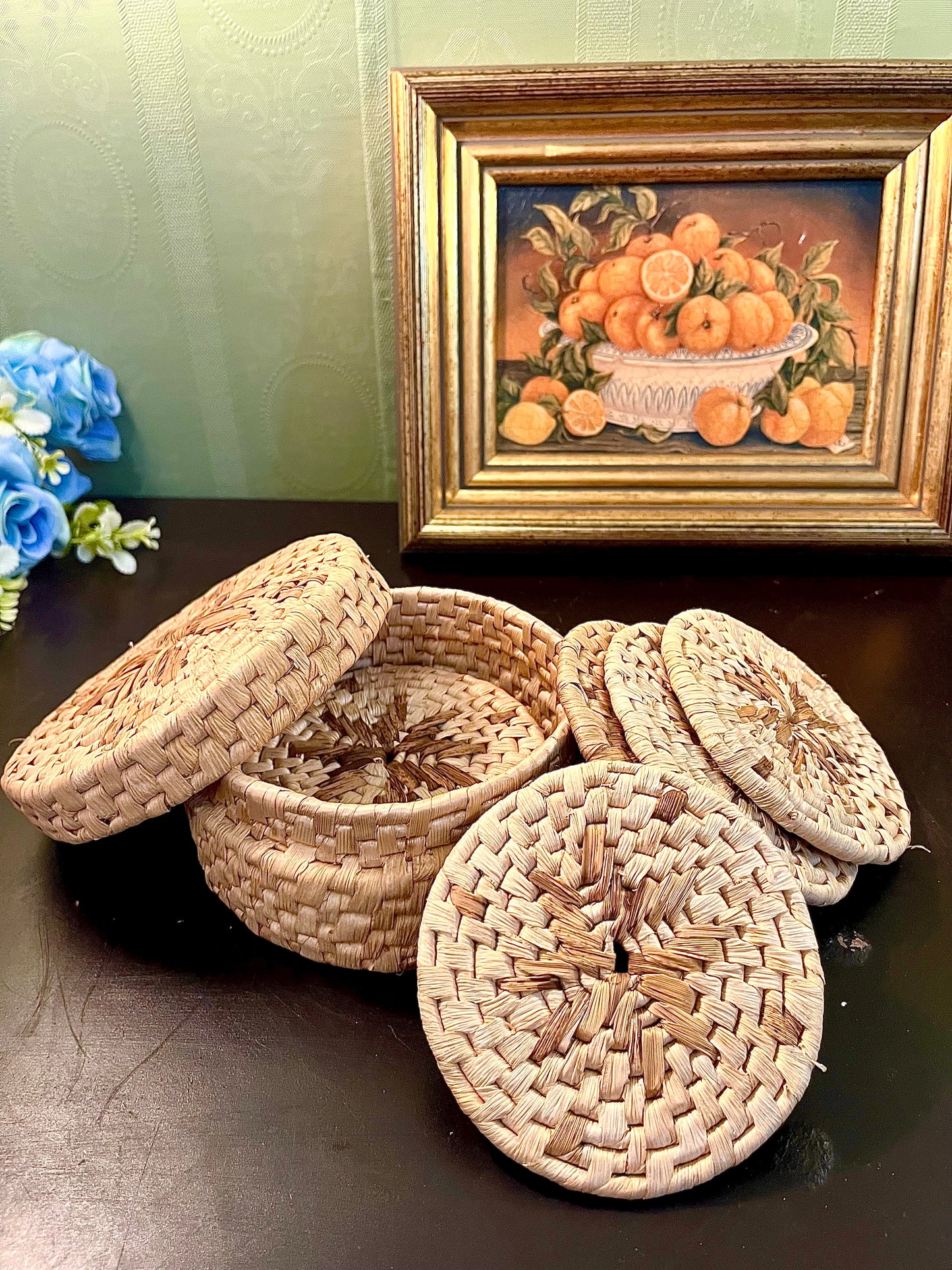 Round Woven Storage Basket with Coasters – Natural Raffia Set