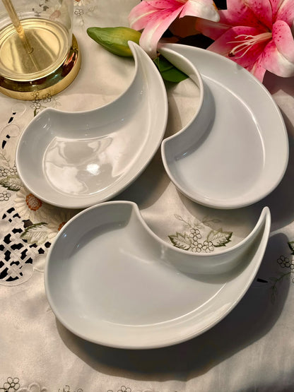 White Curved Serving Dishes Set of 3 24 cm