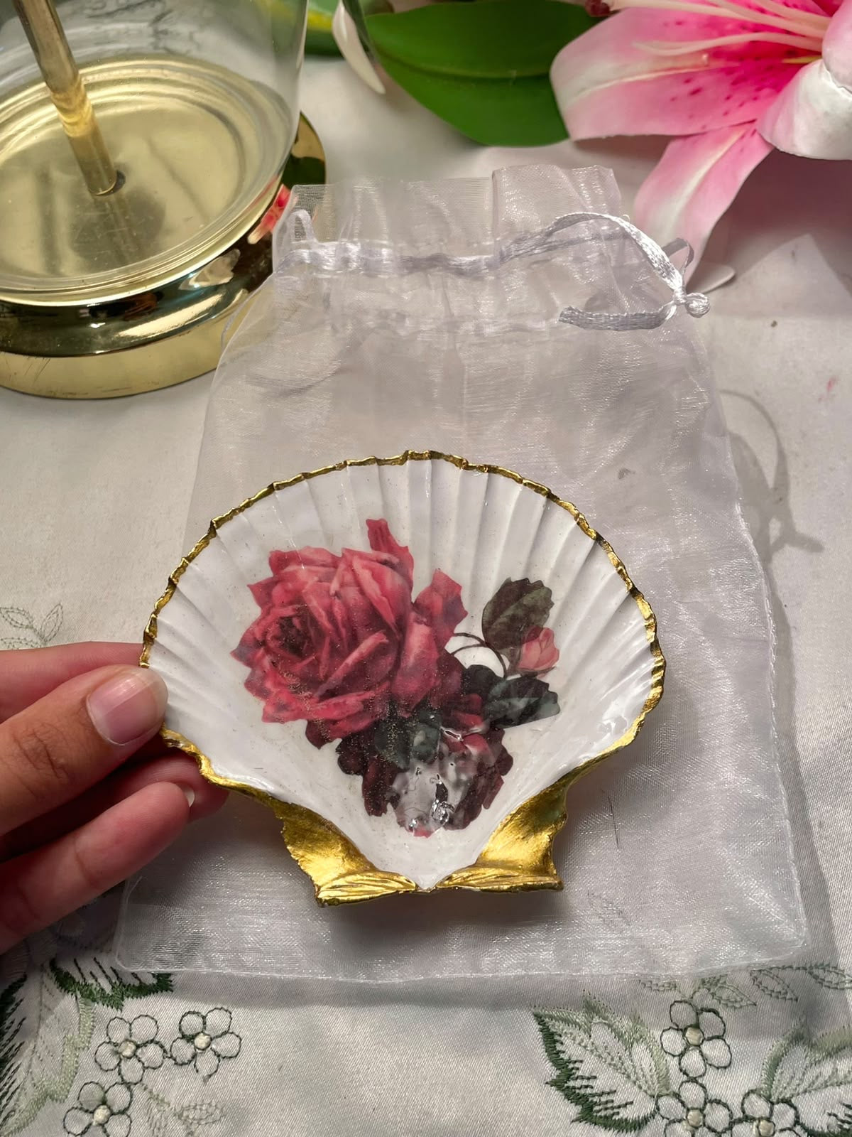 Vintage Rose Shell-Shaped Dish with Gold Trim Approx. 10 cm