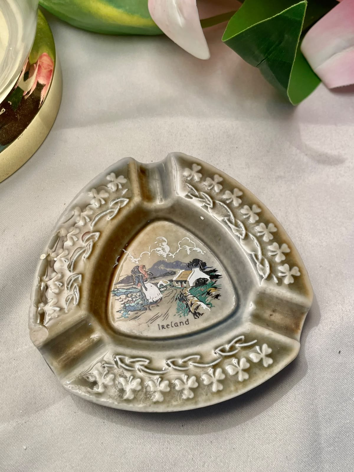 Irish Porcelain Ireland Souvenir Triangular Dish, 4 in