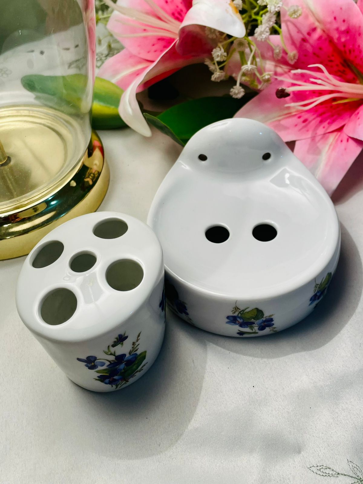 Vintage White Ceramic Bathroom Set Blue Floral 2-Piece 12 cm