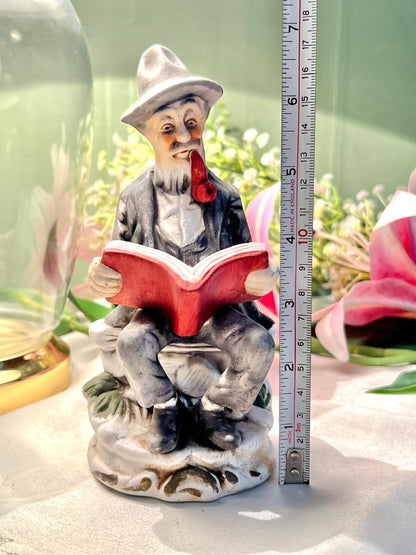 Reading Man with Pipe Figurine Red Book 16cm - 1 Piece