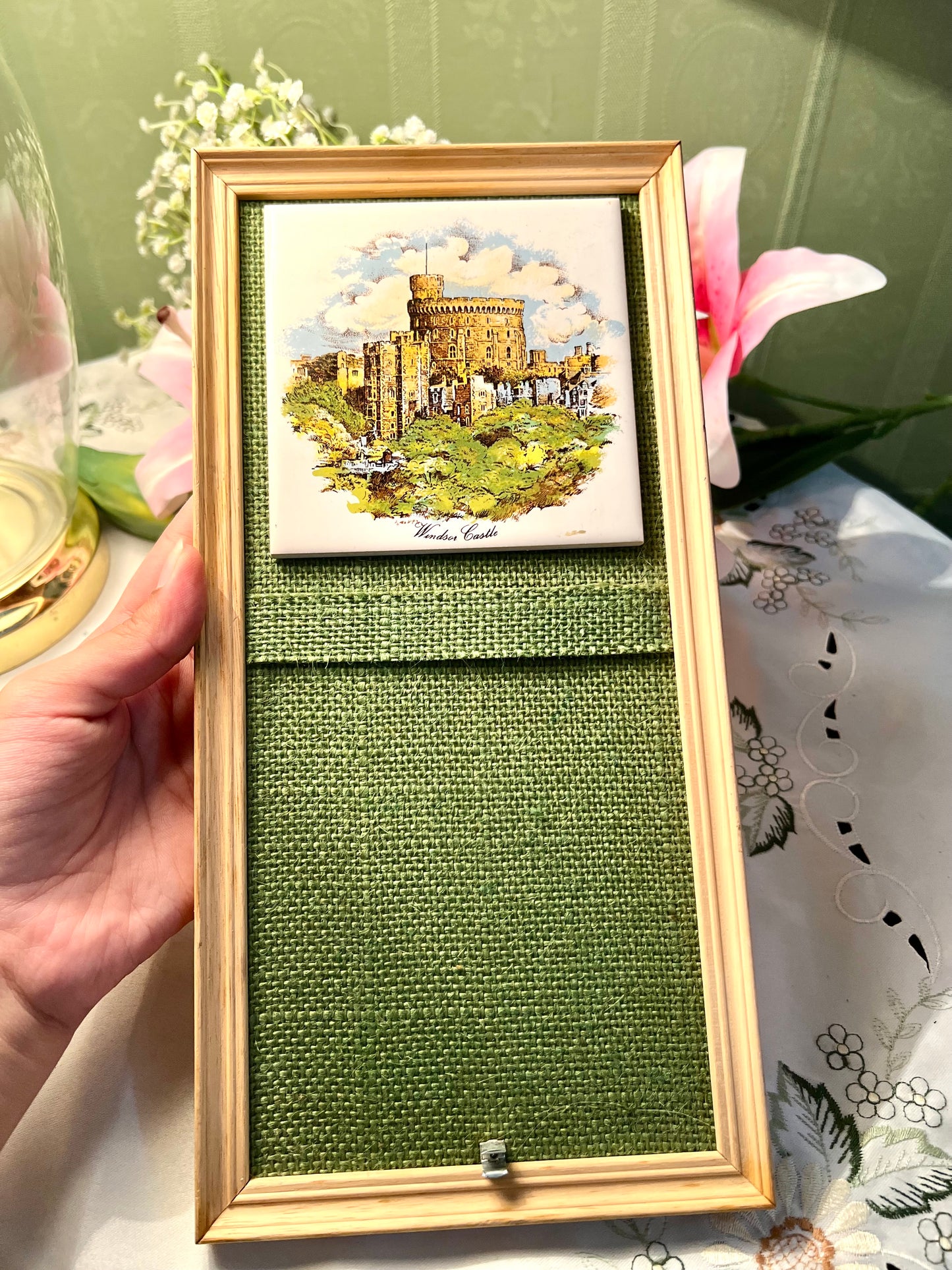 Vintage Ceramic tile Windsor Castle Framed Memo Board Green Fabric 31cm