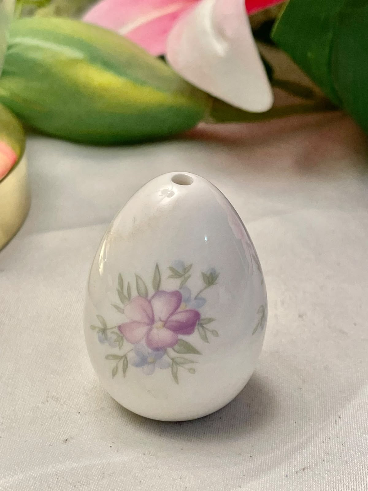 Vintage Floral Egg-Shaped Mini Bud Vase, White, 1.75 in