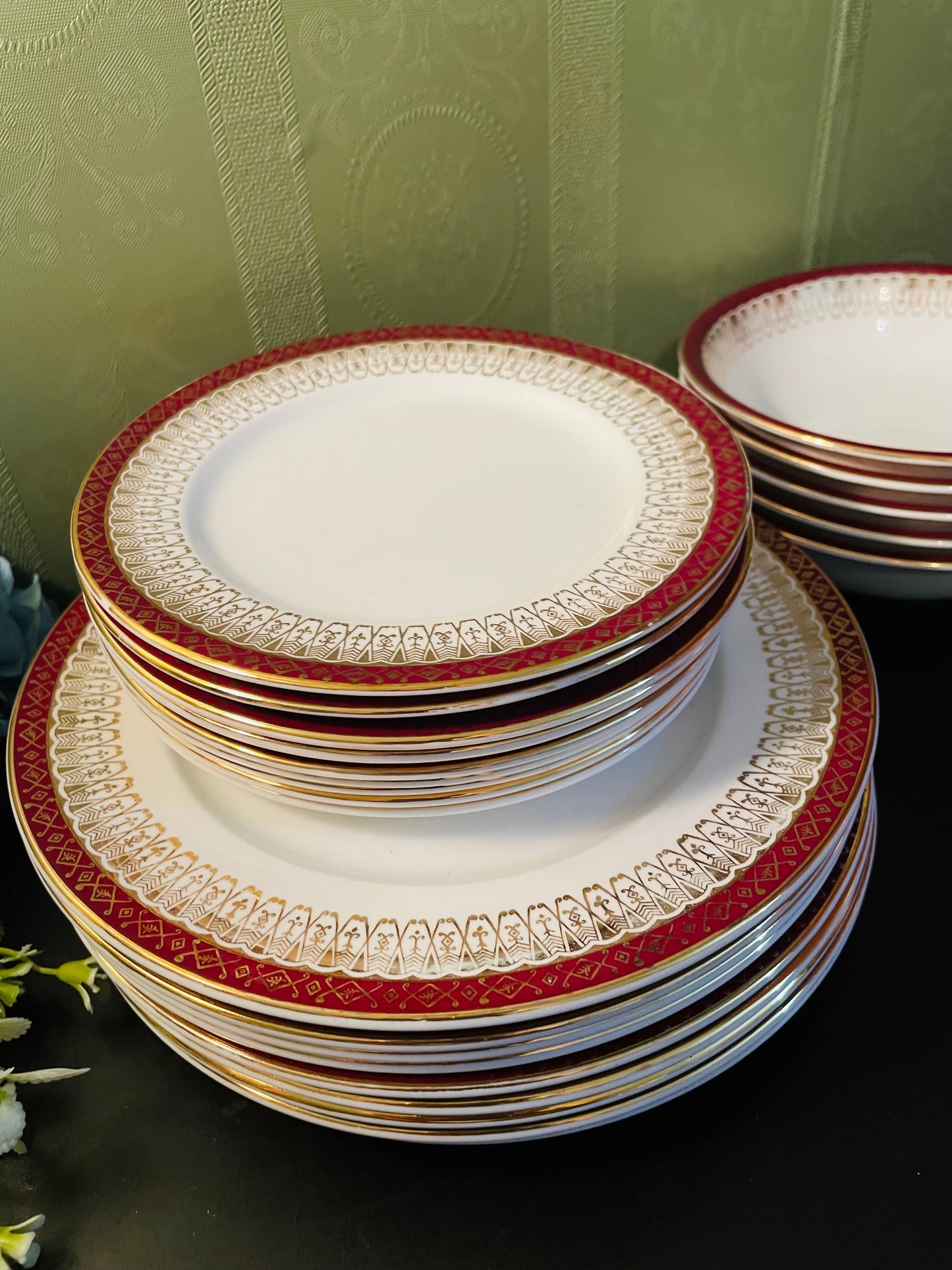 Majestic Royal Grafton Fine Bone China Dinner Set – Made in England – 18 Pieces