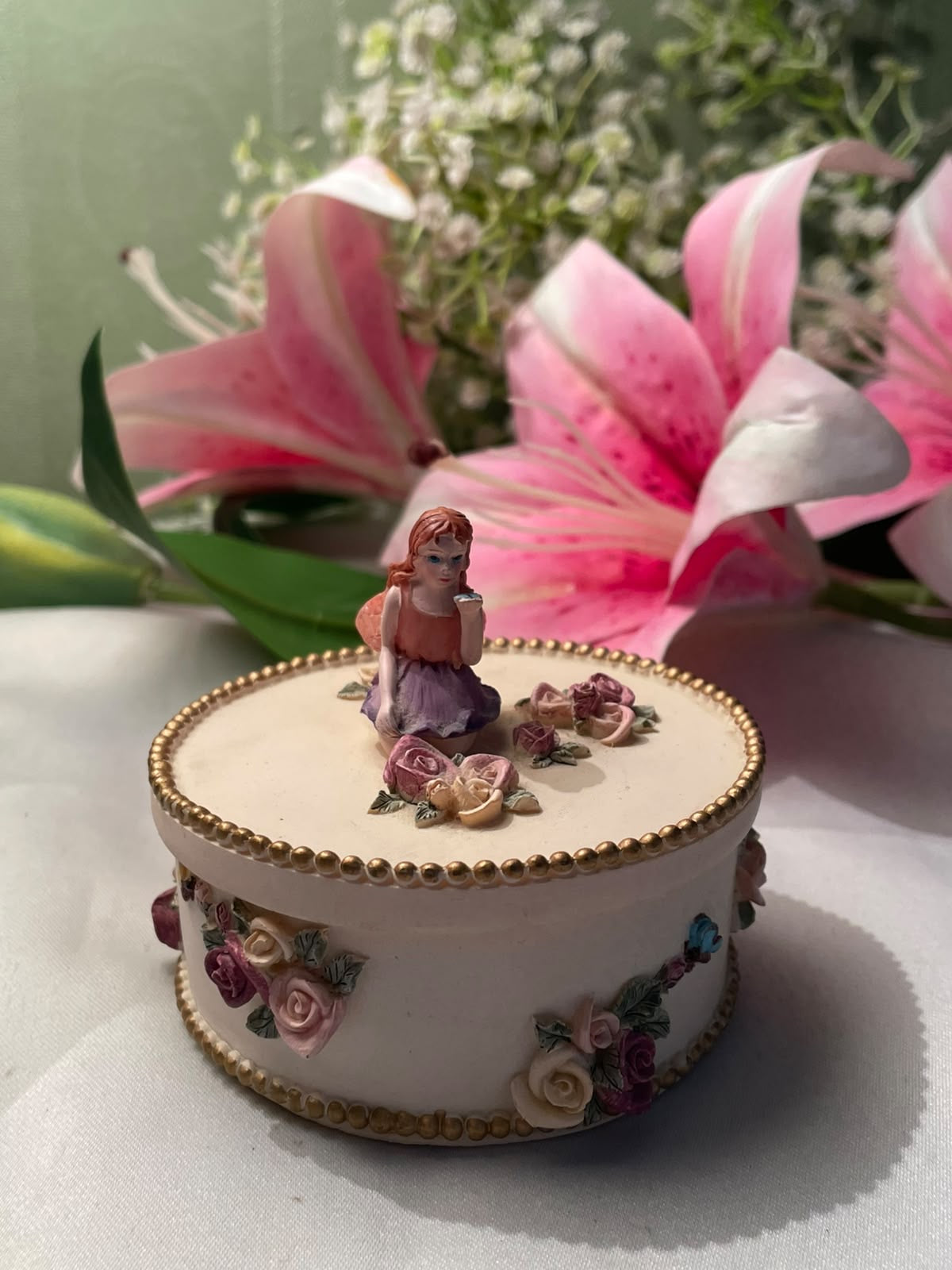 Vintage Lady & Rose Round Trinket Box Approx. 8 cm