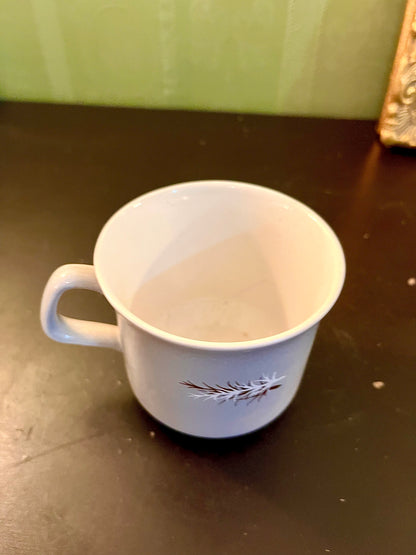 White Vintage Leaf Tea Cup – Retro Ceramic Cup