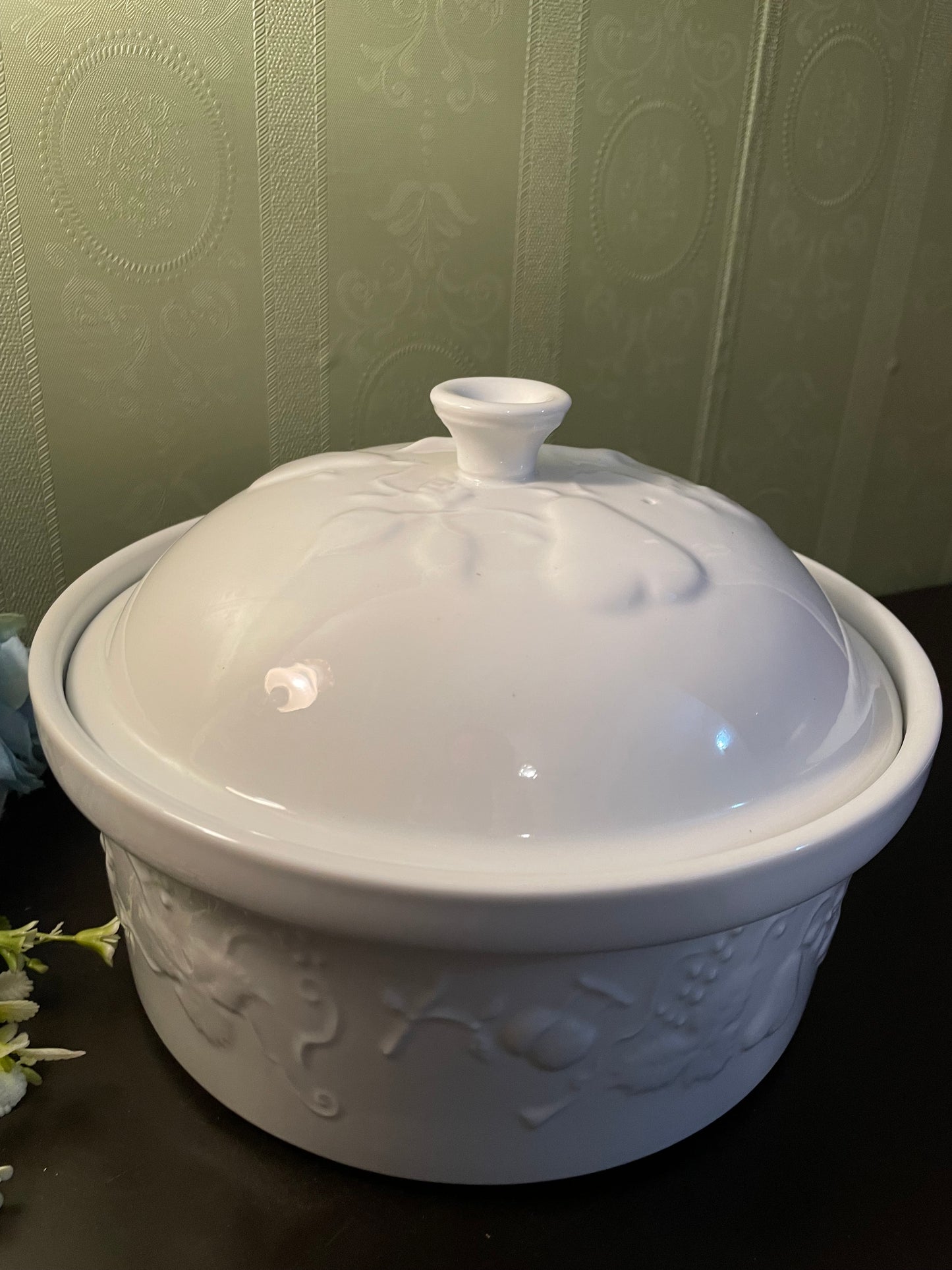 Large White Ceramic Floral Embossed Casserole Serving Dish With Lid