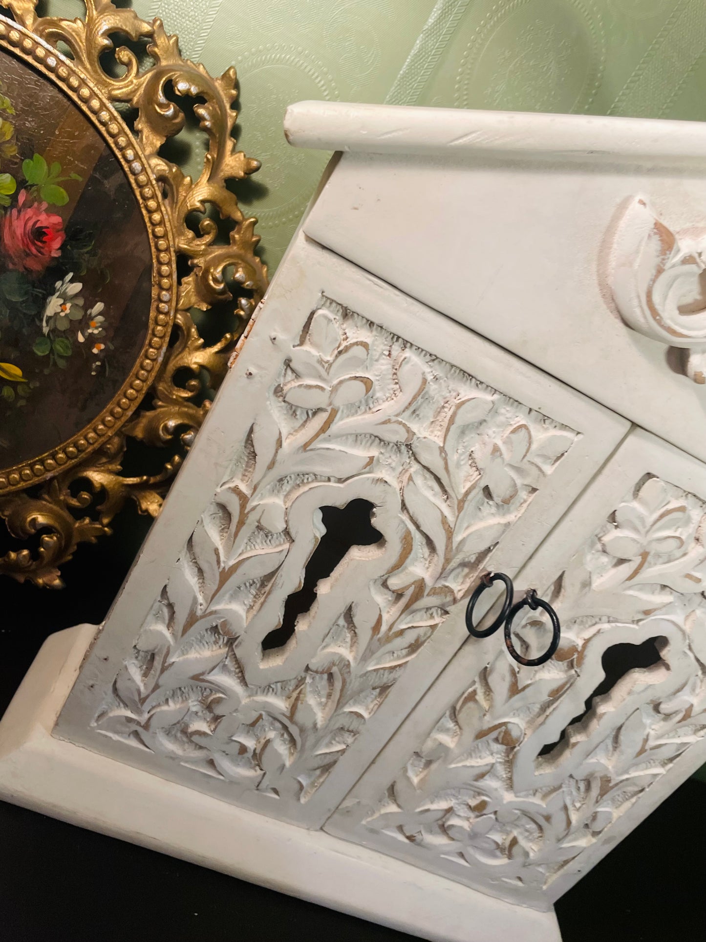 White Wooden Wall Key Cabinet With Carved Doors